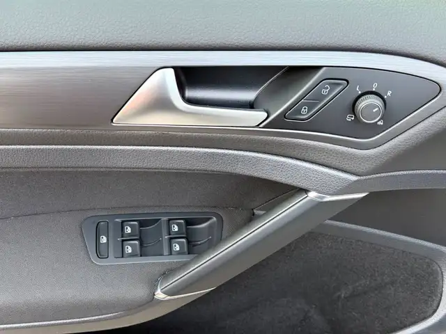 Volkswagen Golf view 12