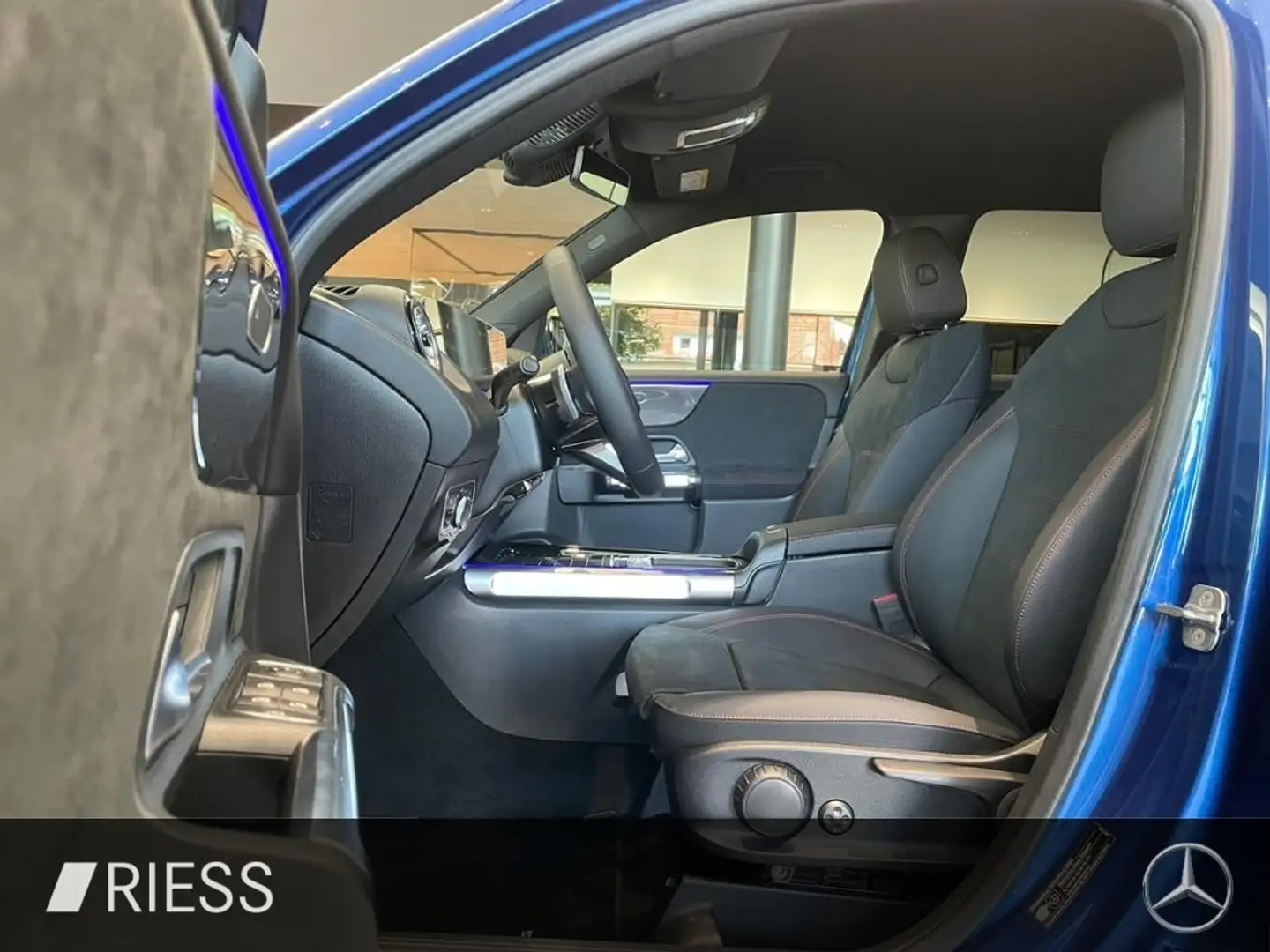 Mercedes-Benz GLB 200 d AMG+AHK+DISTR+MULTIBEAM+KEYLESS+TOTWKL Blau - 2