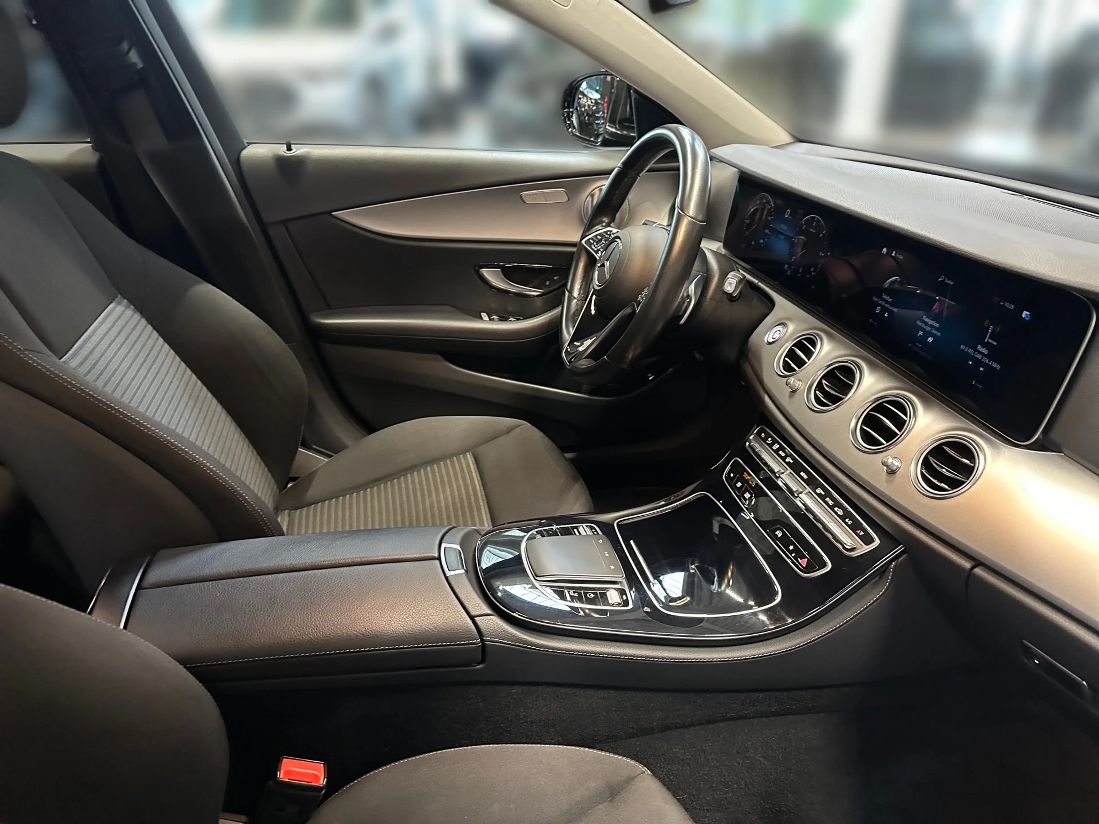 Mercedes-Benz E 200 d T AVANTGARDE+Burmester+AHK+LED+Navi+SHZ+ — photo 10