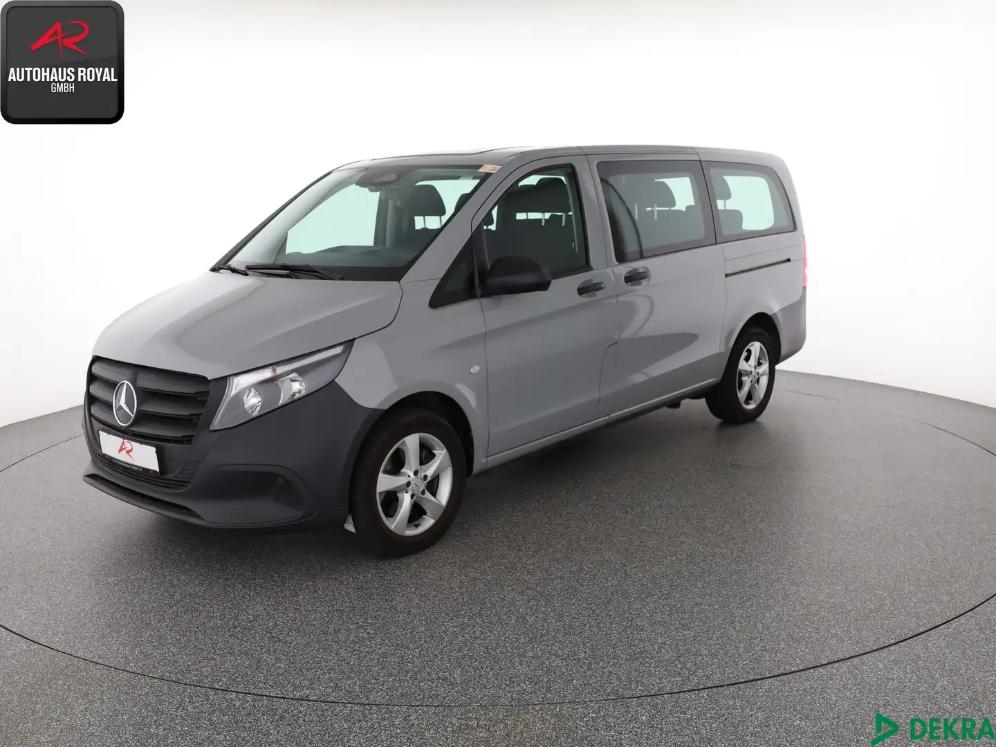 Mercedes-Benz Vito Vito Tourer 114 CDI LANG 9 SITZE KAMERA,NAVI,AHK Grau - 1