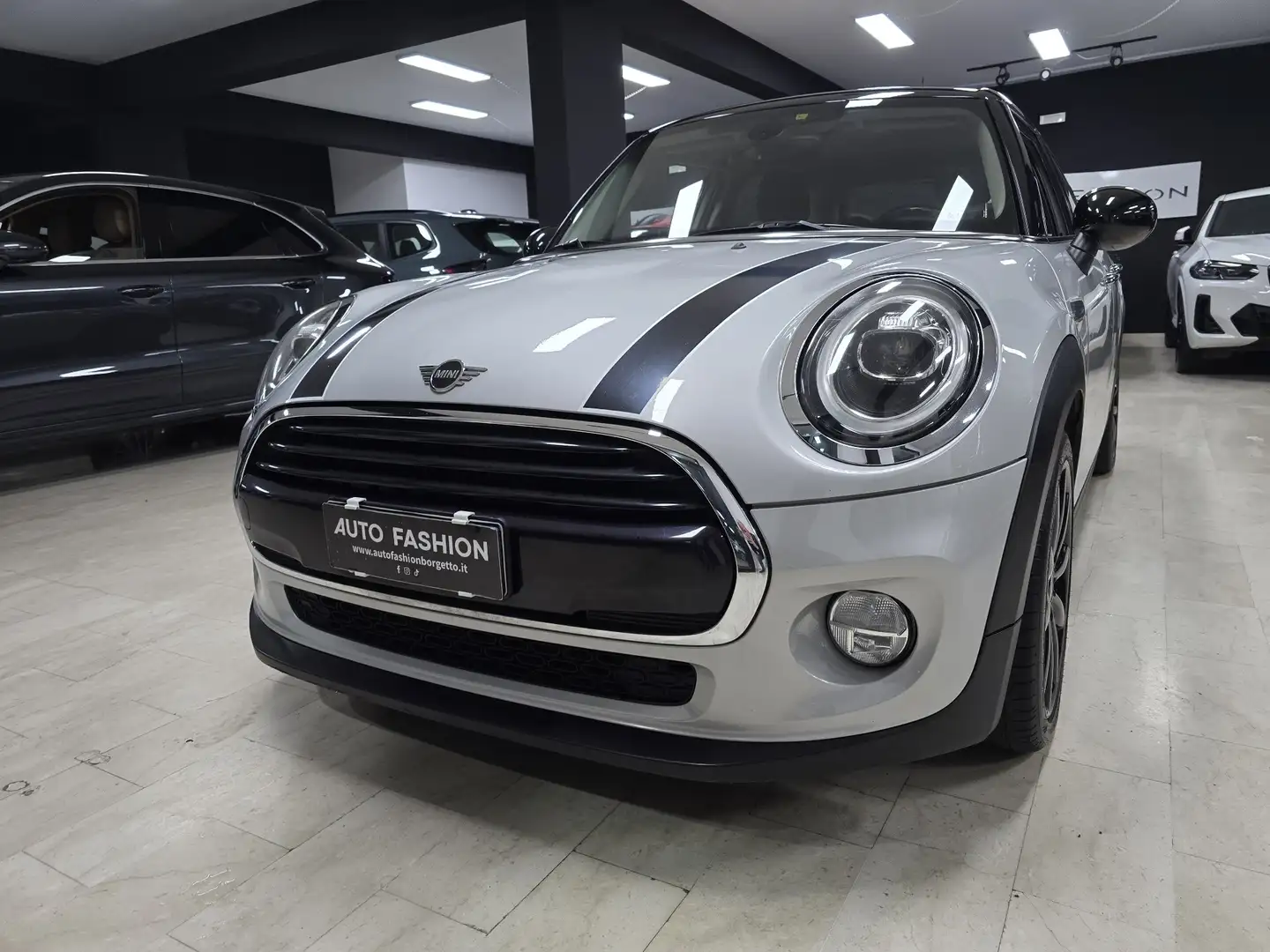 MINI Cooper D Mini IV F55 2018 5p 5p 1.5 Boost auto Grigio - 2