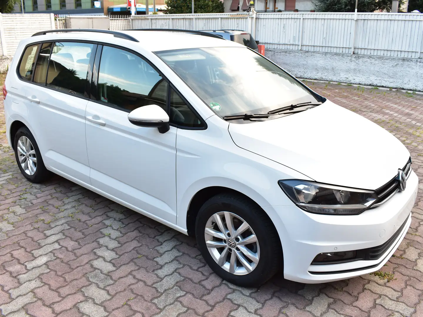 Volkswagen Touran 1.0TSI Loung IQD 7p CarPlay 6M Assist NEOPATENTATI Blanc - 2