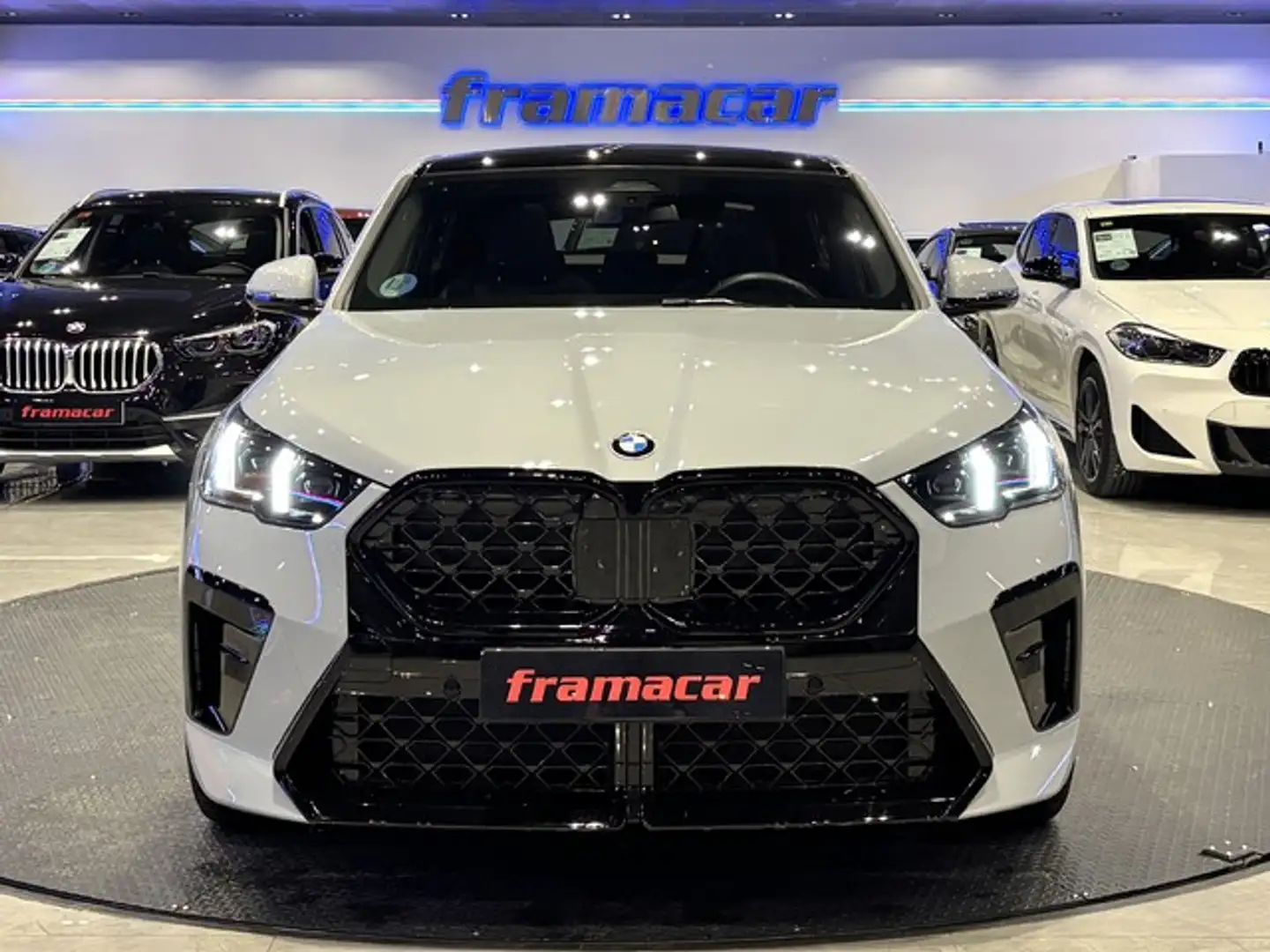 BMW X2 sDrive 20dA Grau - 2