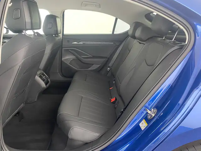 Skoda Superb view 11