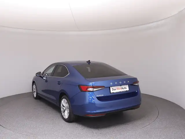 Skoda Superb view 5