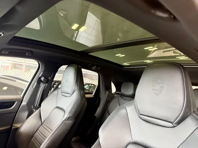 Porsche Cayenne view 7