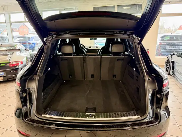 Porsche Cayenne view 10