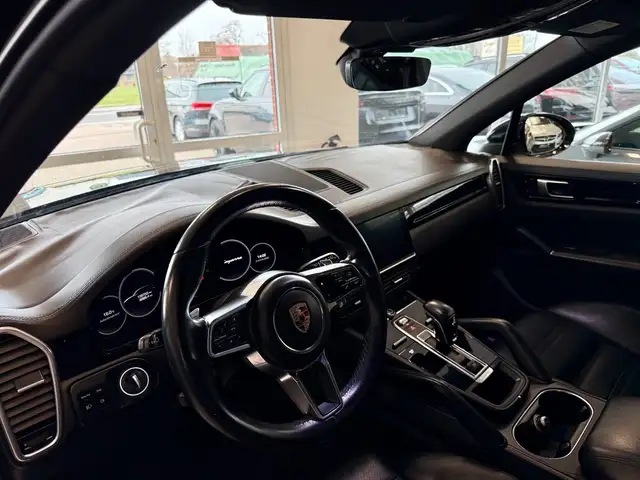 Porsche Cayenne view 15