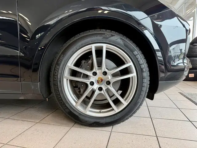 Porsche Cayenne view 5