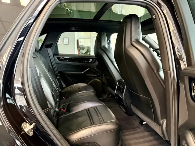 Porsche Cayenne view 12