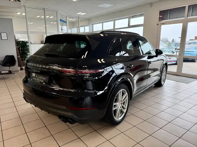 Porsche Cayenne view 4