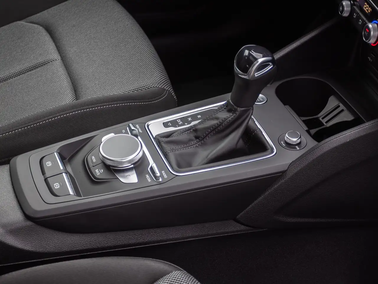 Audi Q2 S line 35TFSI Stronic Navi LED Panorama GRA, миниатюра 29