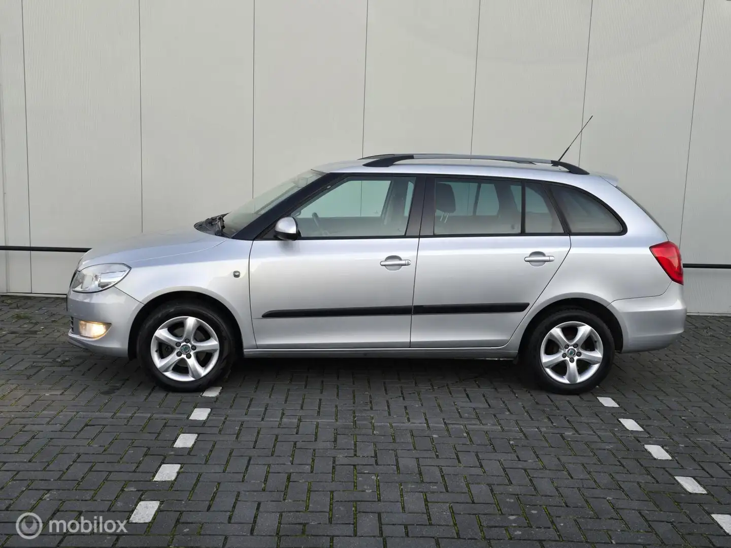 Skoda Fabia Combi 1.2 TSI Elegance Gris - 2