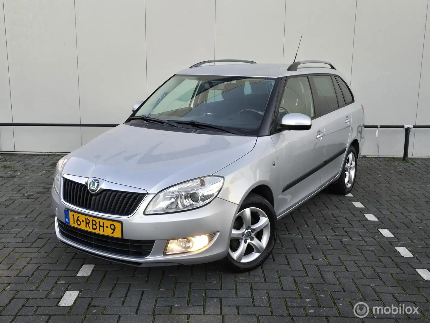 Skoda Fabia Combi 1.2 TSI Elegance Gris - 1