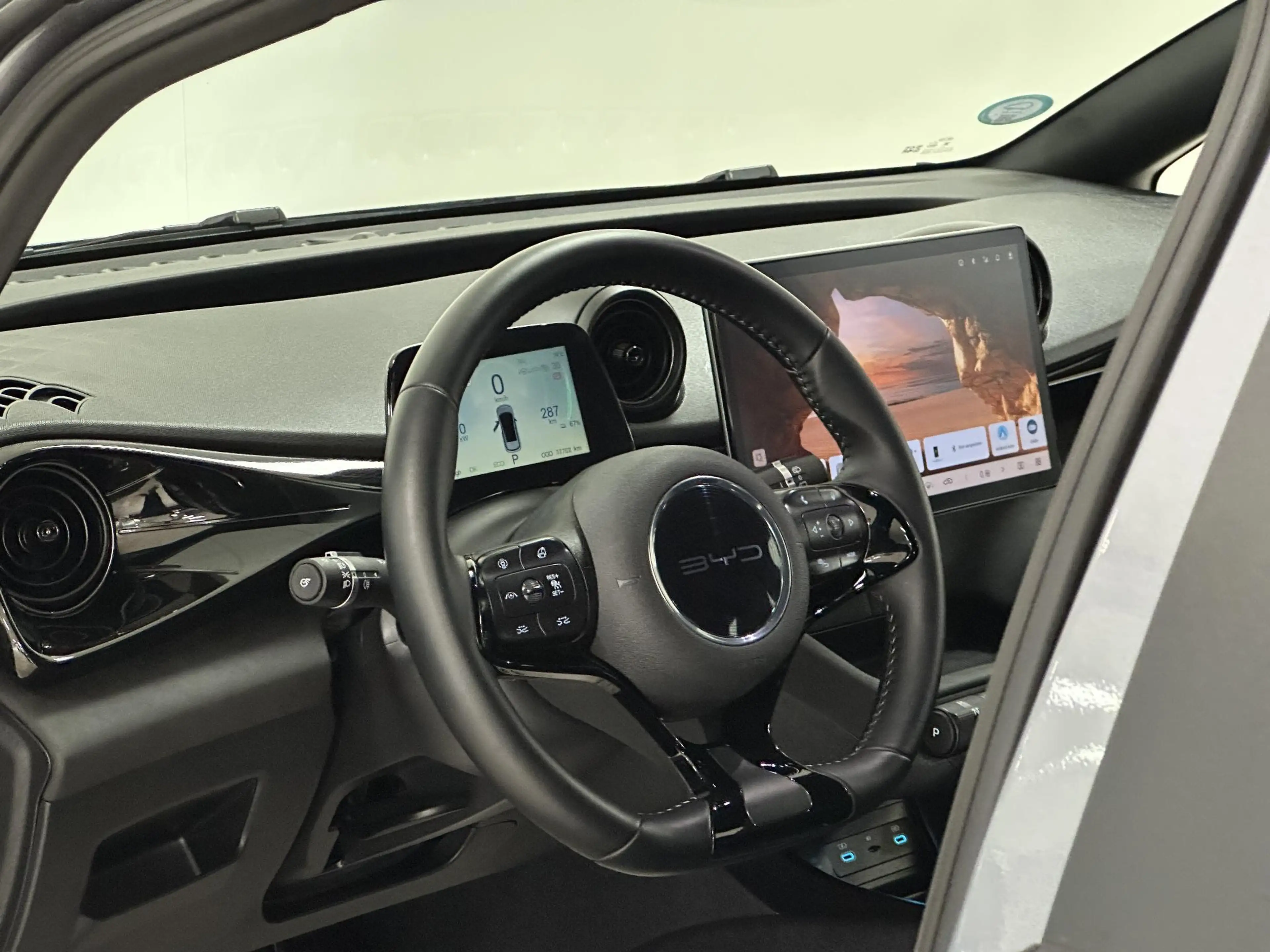 BYD Dolphin Design 60.4 kWh Demo | 360 camera | Adaptive cruis — photo 3