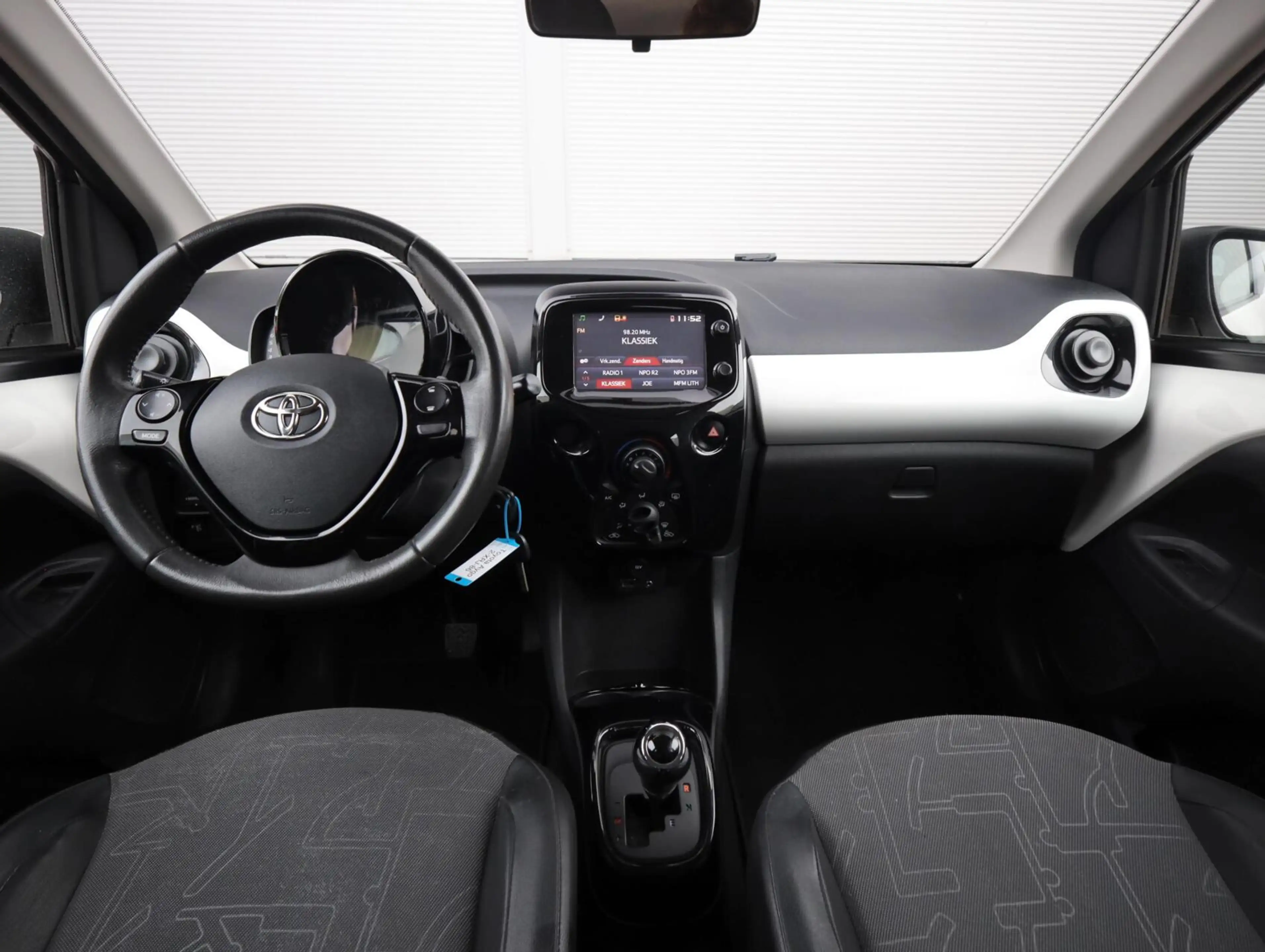 Toyota Aygo 1.0 VVT-i x-wave Automaat 5drs Vol-Opties Cabrio — photo 4