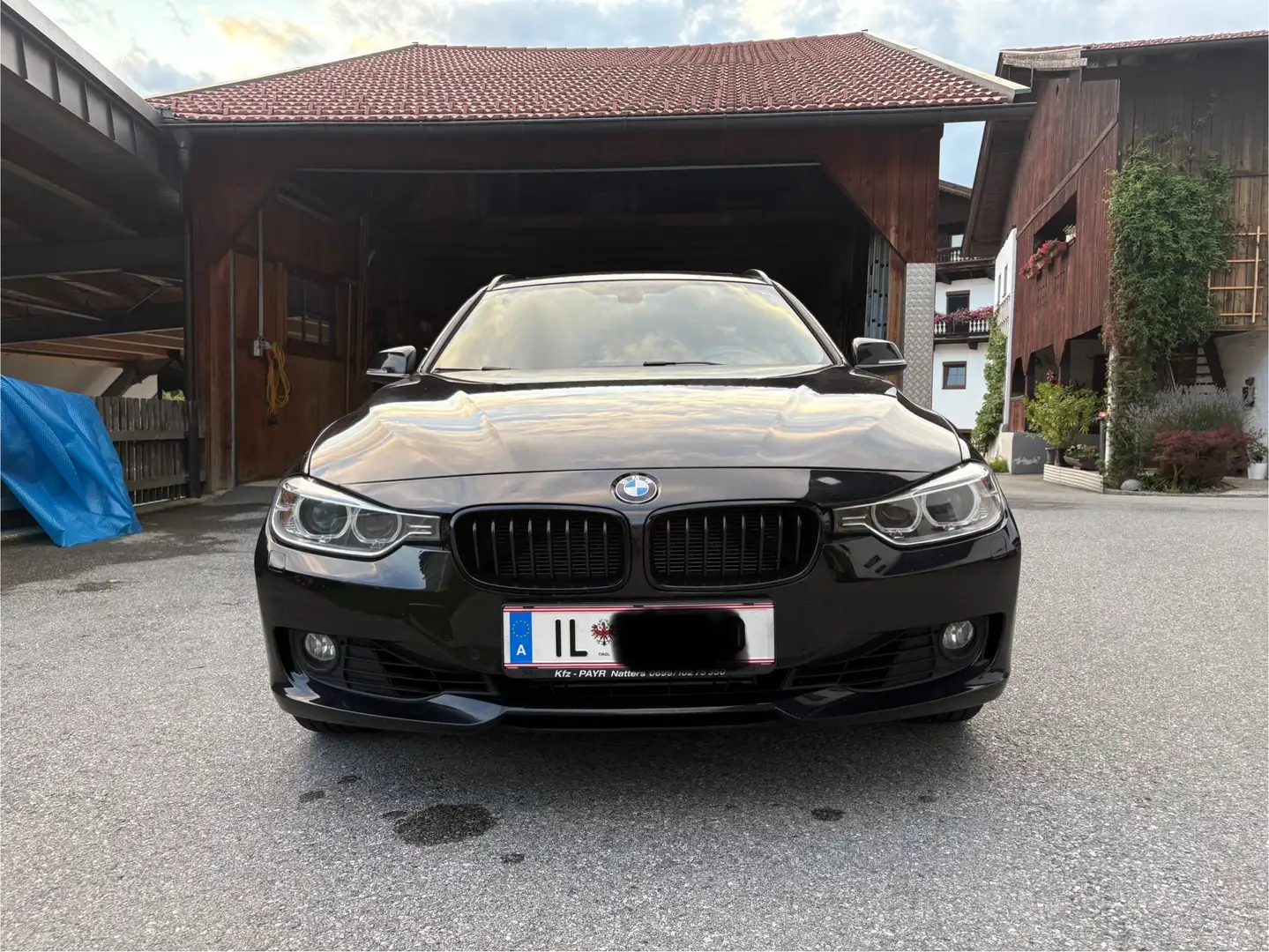 BMW 330 330d Touring Österreich-Paket Aut. - 2