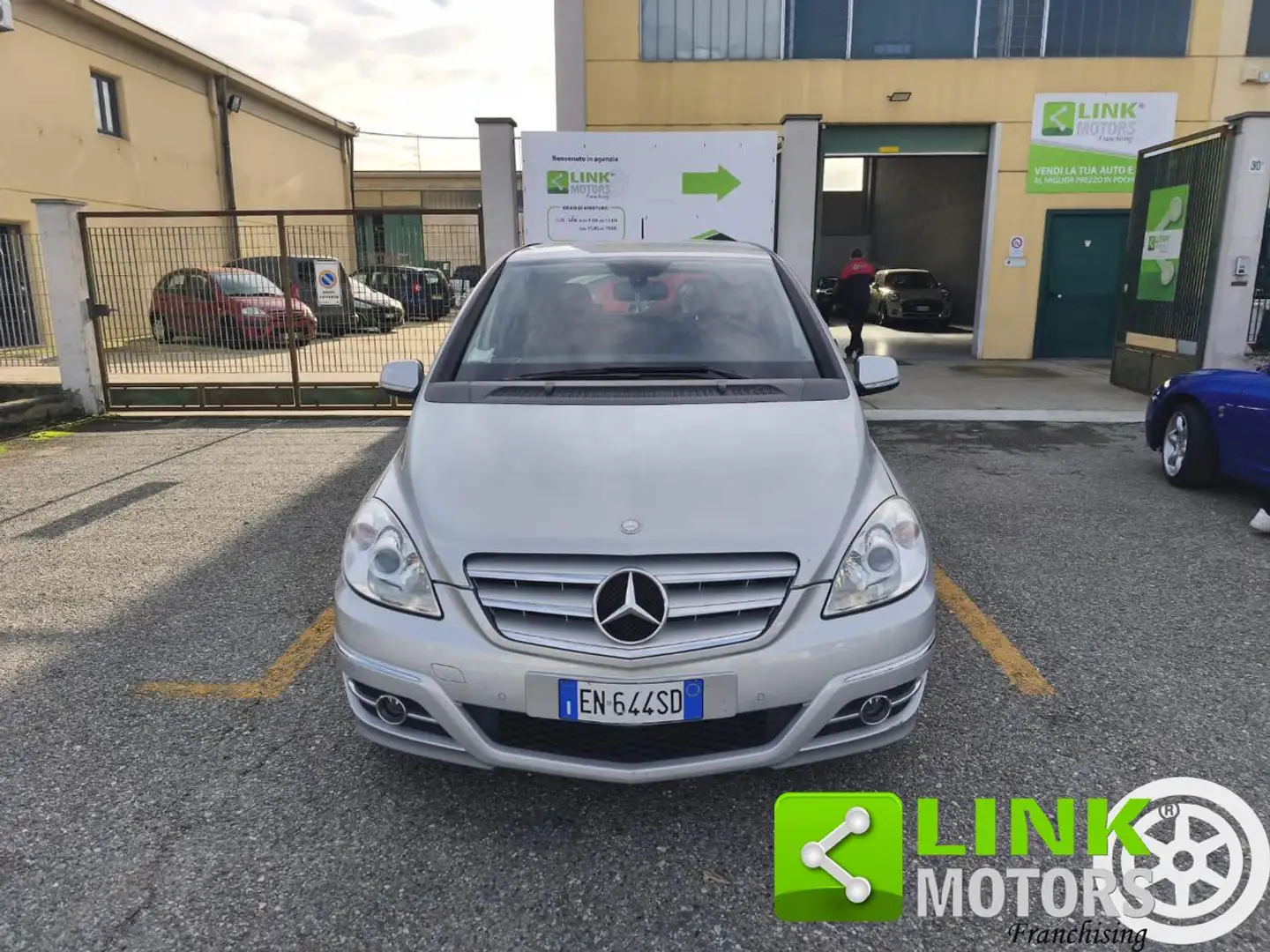 Mercedes-Benz B 160 BlueEFFICIENCY Premium Gris - 2