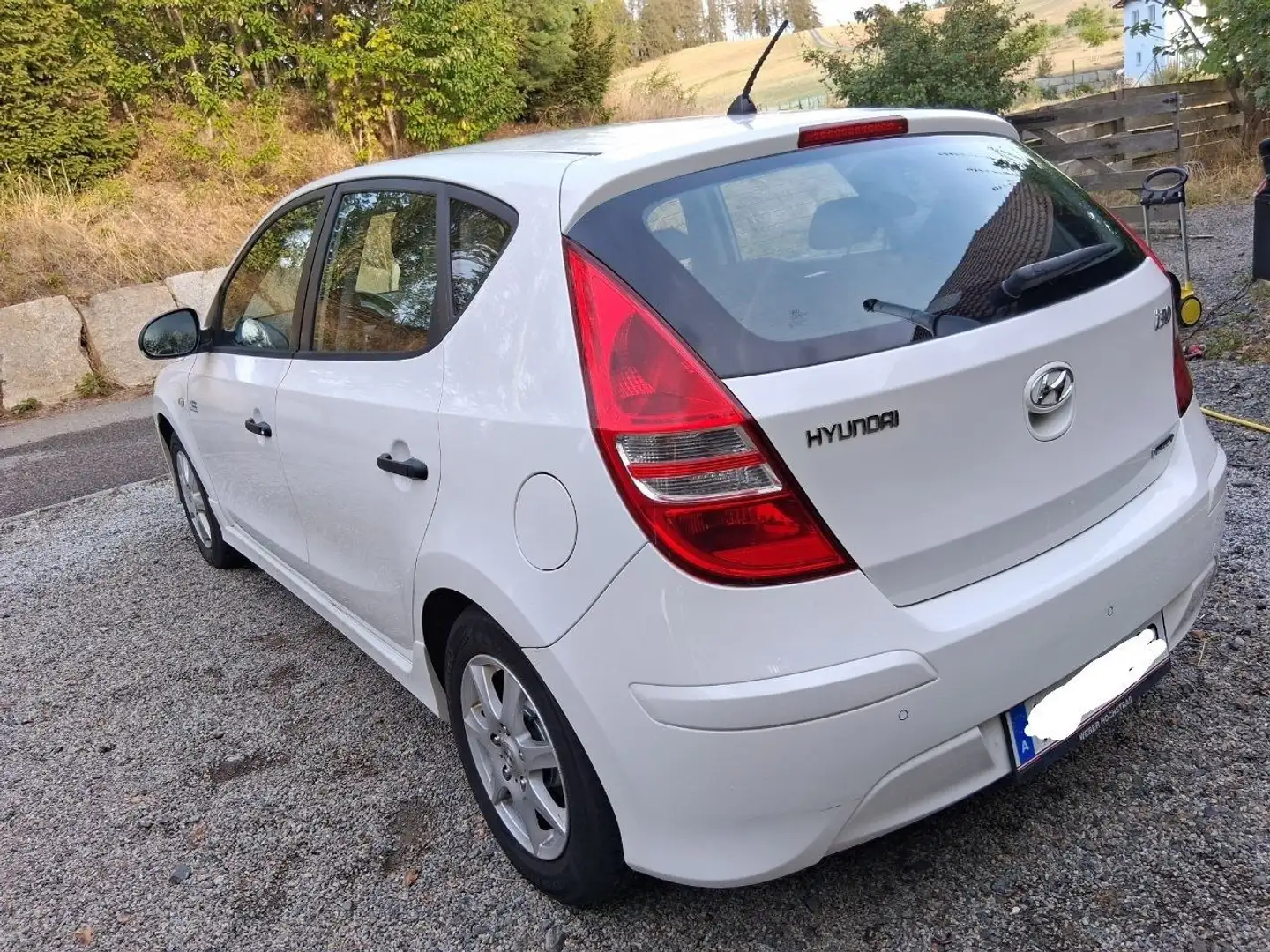 Hyundai i30 i30 1,6 CRDi Europe plus DPF Europe plus Weiß - 2