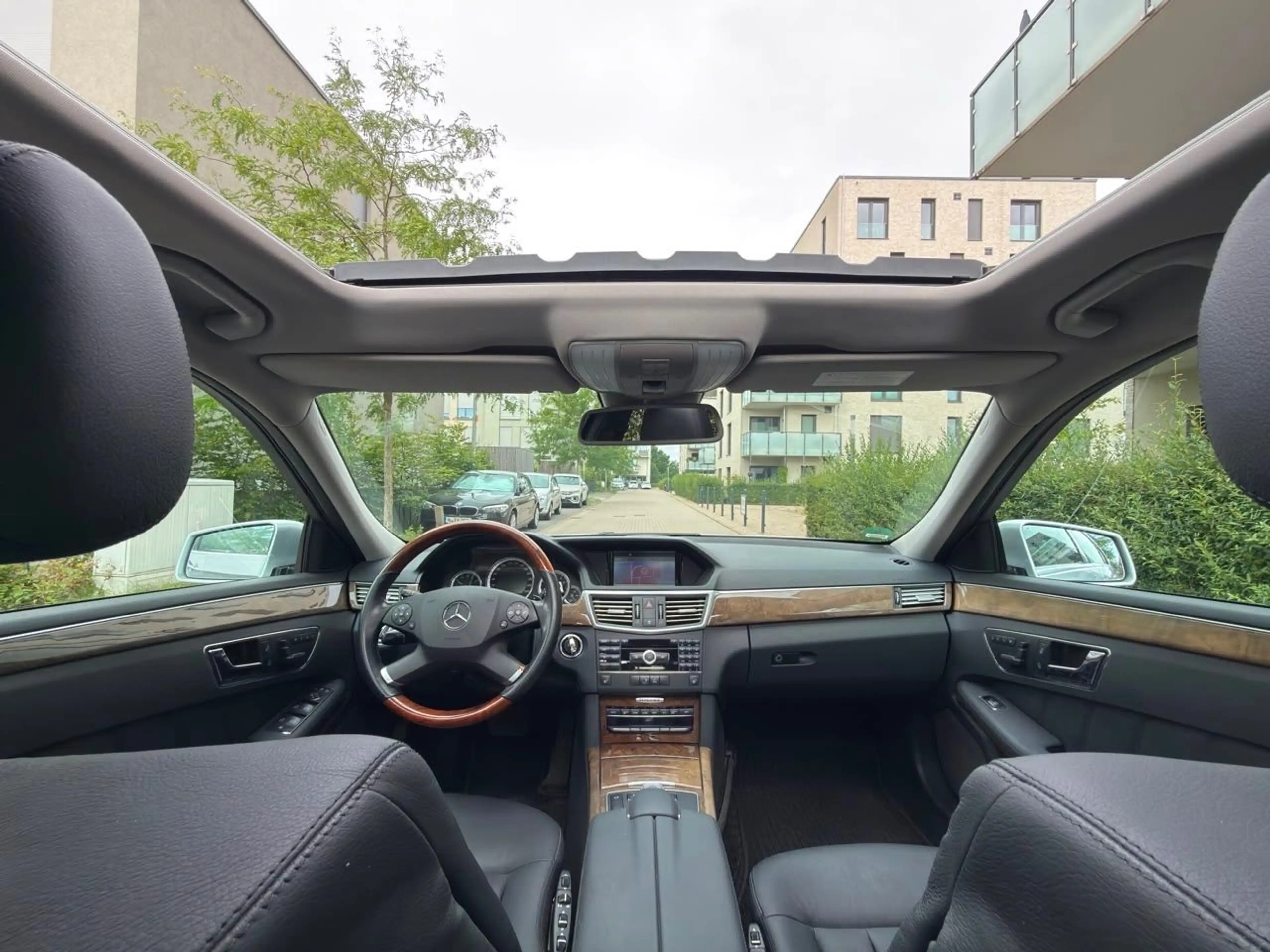 Mercedes-Benz E 350 E Limousine E 350 CGI BlueEfficiency — photo 13