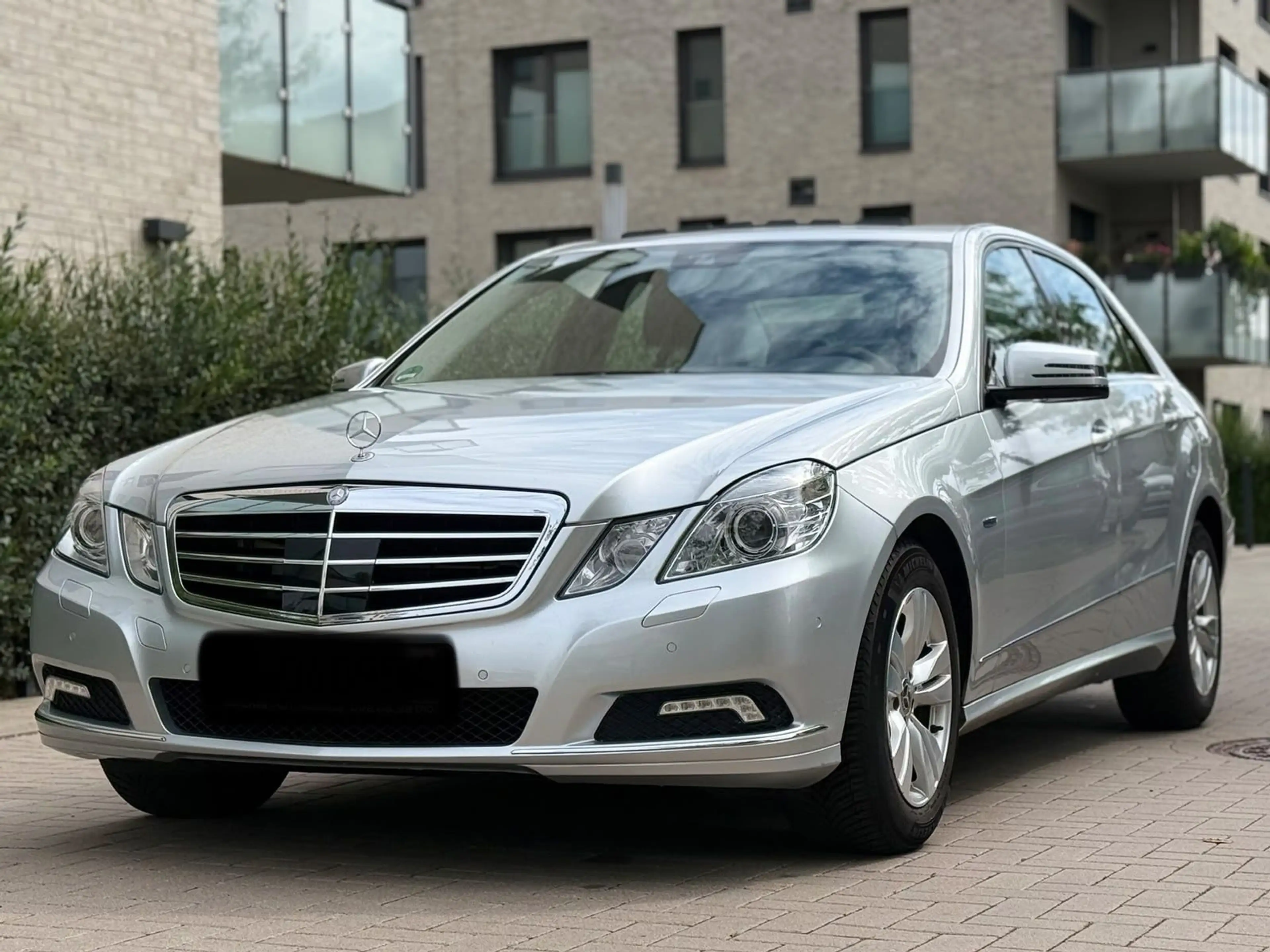 Mercedes-Benz E 350 E Limousine E 350 CGI BlueEfficiency — photo 3