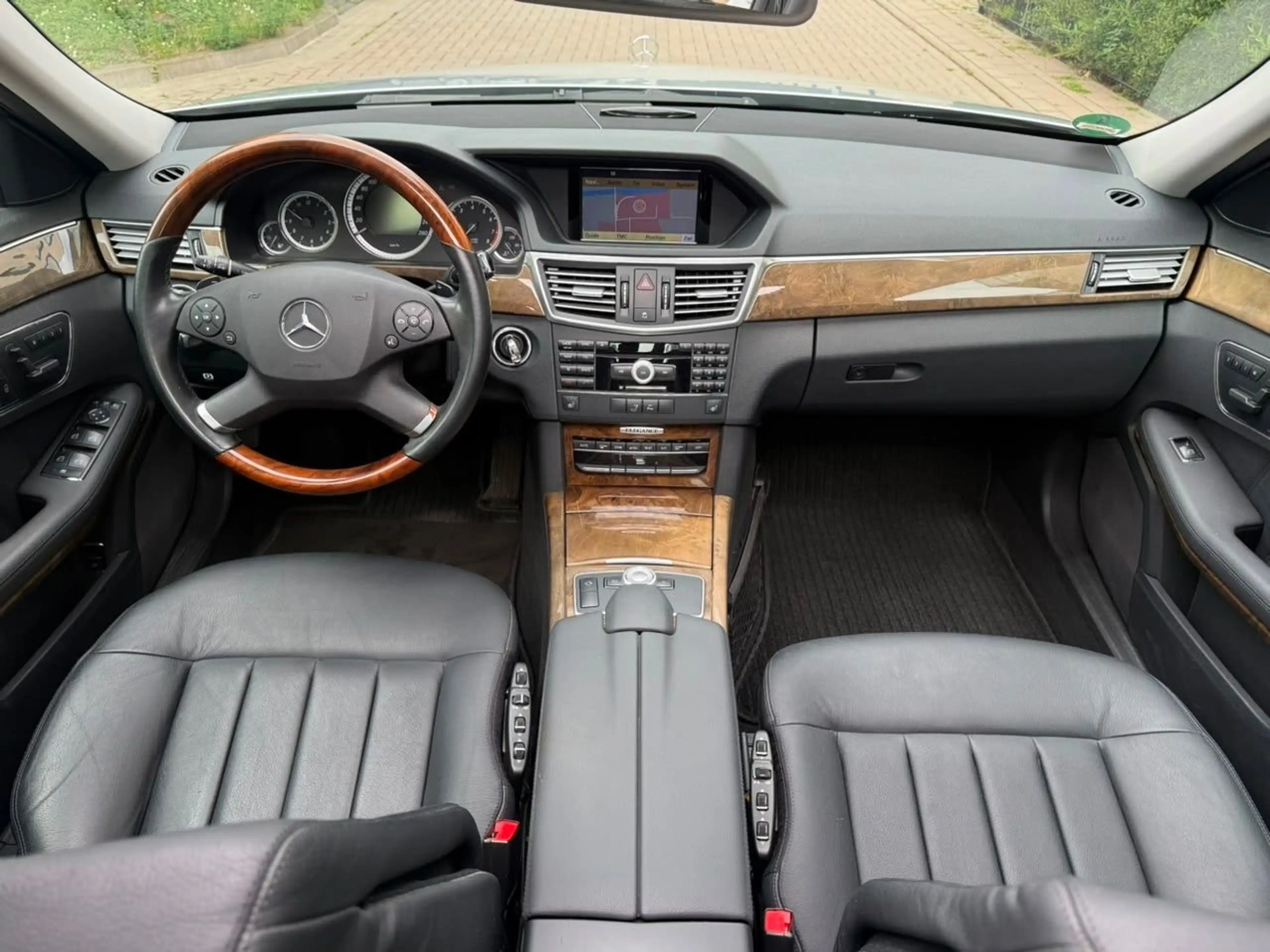Mercedes-Benz E 350 E Limousine E 350 CGI BlueEfficiency — photo 12