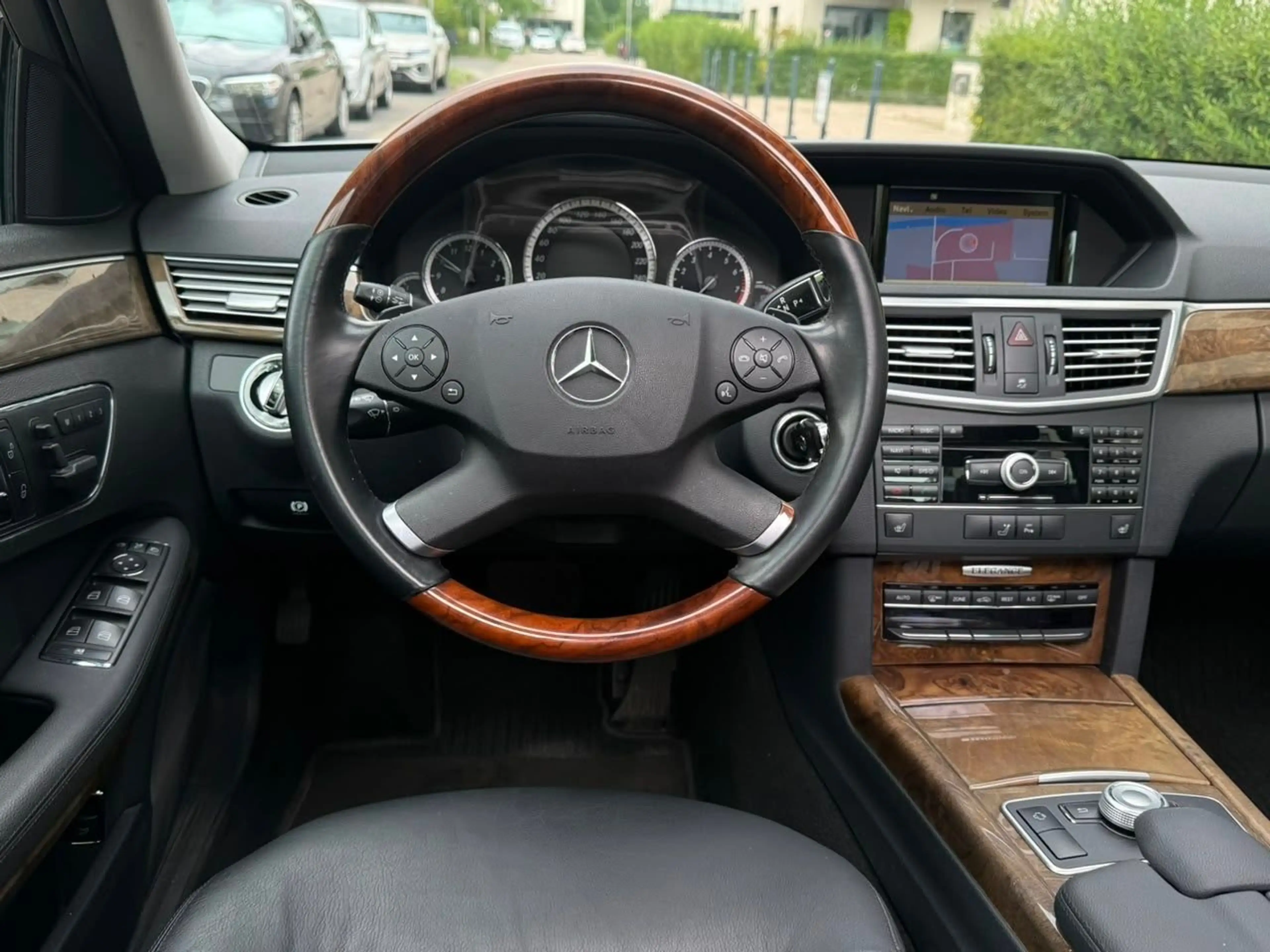 Mercedes-Benz E 350 E Limousine E 350 CGI BlueEfficiency — photo 14