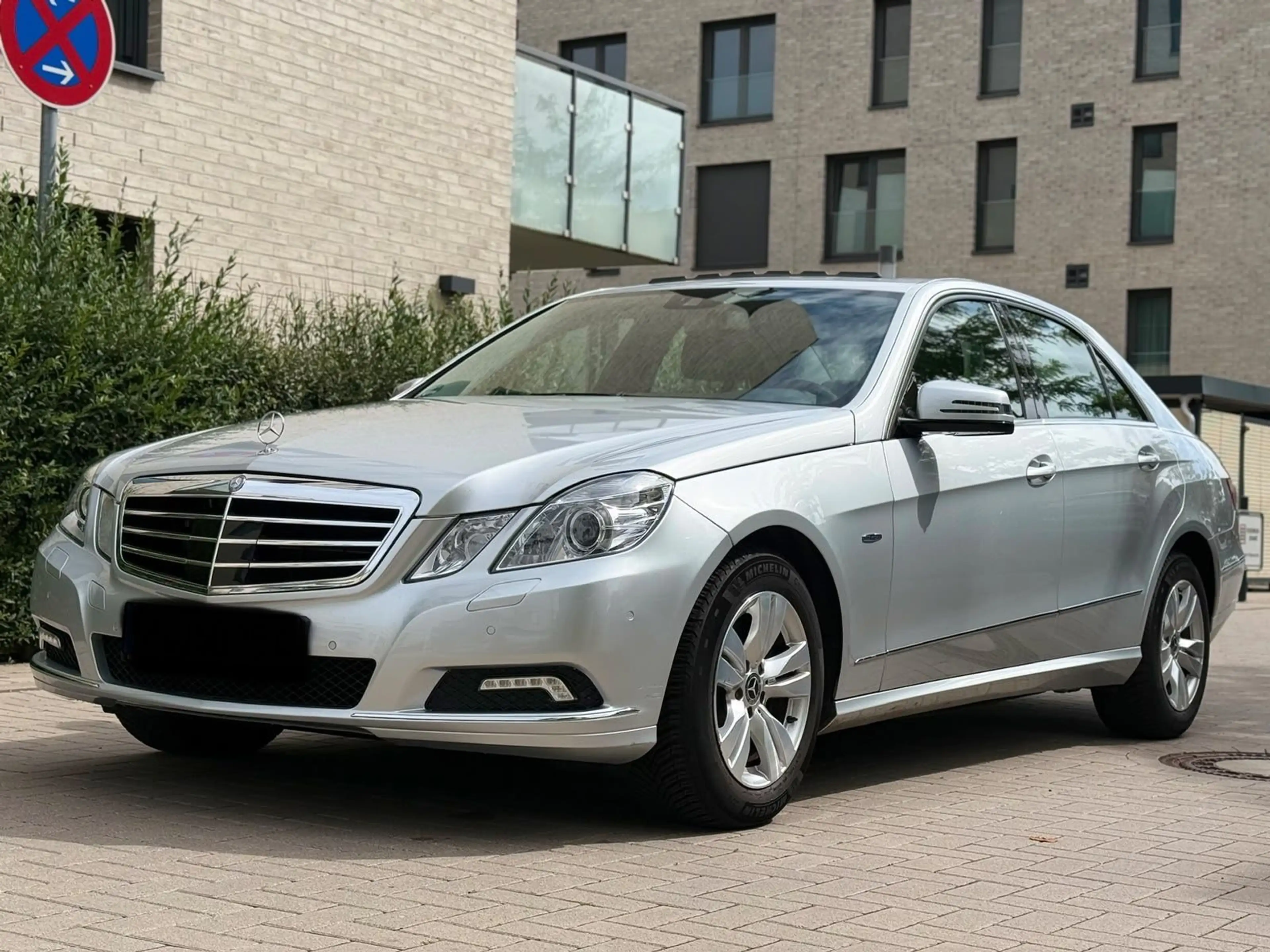 Mercedes-Benz E 350 E Limousine E 350 CGI BlueEfficiency — photo 4