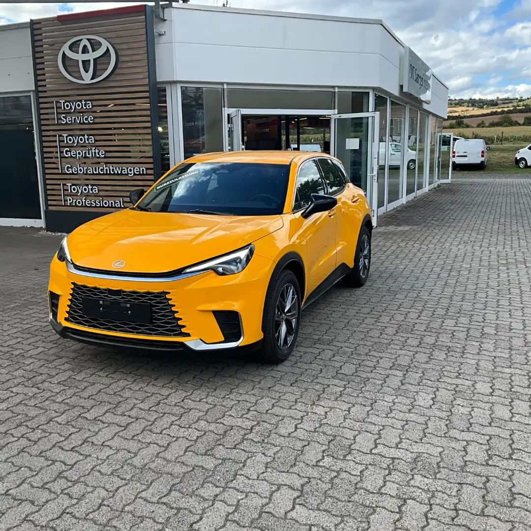 Lexus LBX 1.5 Hybrid Elegant Black Edition Geel - 1