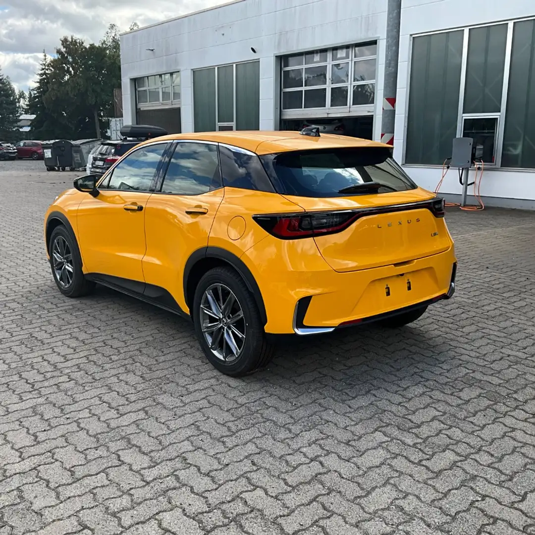 Lexus LBX 1.5 Hybrid Elegant Black Edition Geel - 2