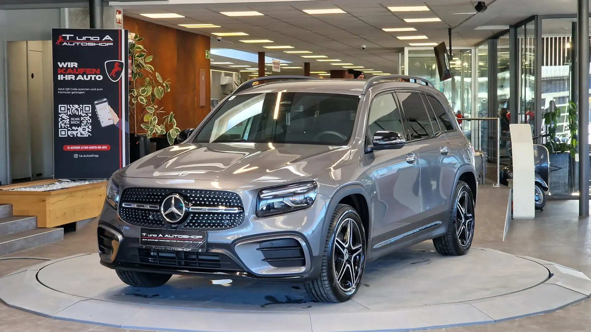 Mercedes-Benz GLB 200 d 4-Matic AMG-Paket Aut. *AHK*Night-Paket* Grau - 1