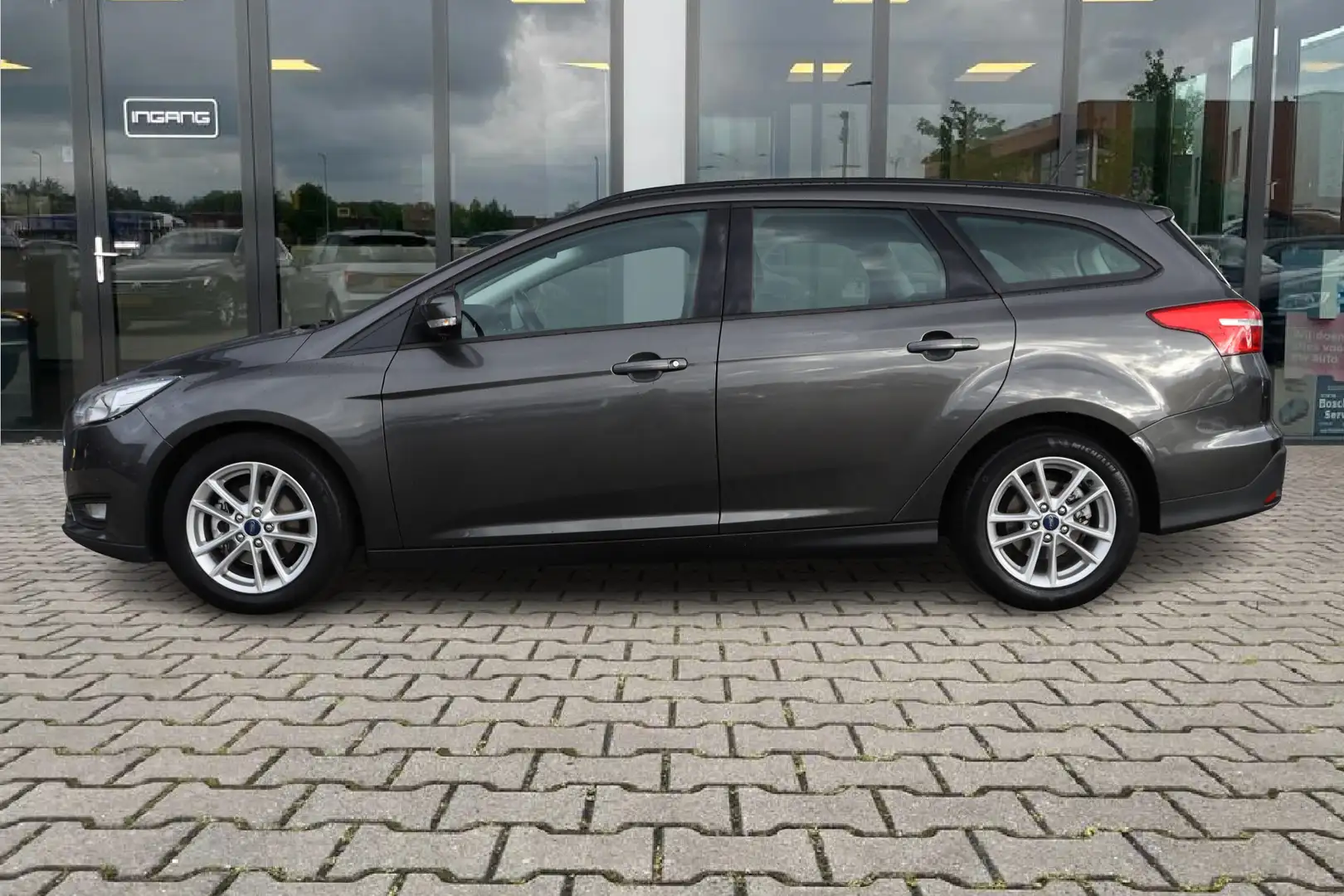 Ford Focus Wagon 1.0 Edition | Navi | Carplay | Trekhaak | Grijs - 2