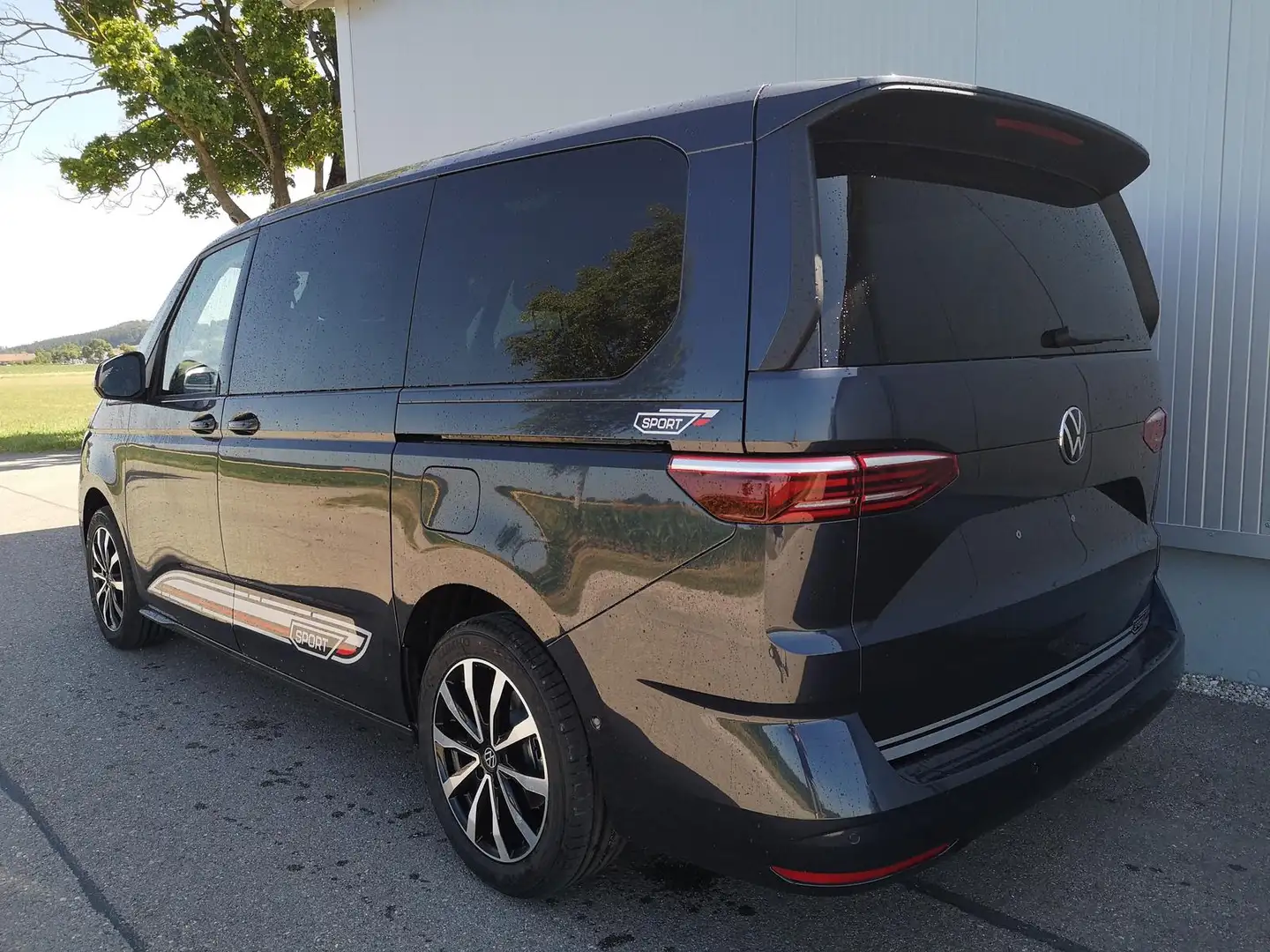 Volkswagen T7 Multivan 2.0 TDI LÜ DSG Navi Standh. Sport Edition Pano Tra plava - 2