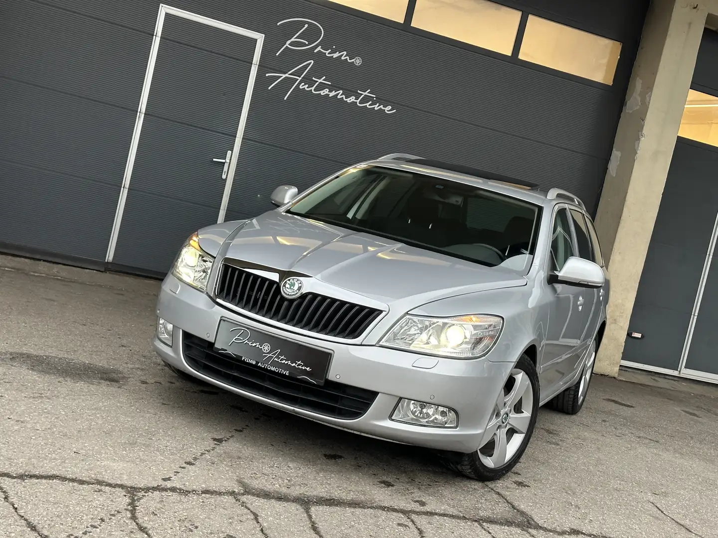 Skoda Octavia 4X4 2,0TDI DSG Elegance AHK* Xenon* ab €129,-* Grau - 1