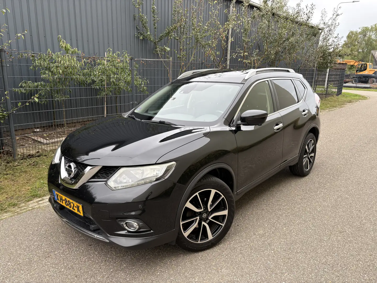 Nissan X-Trail 1.6 DIG-T N-Connecta / NAVI / CRUISE / PANORAMADAK Zwart - 2