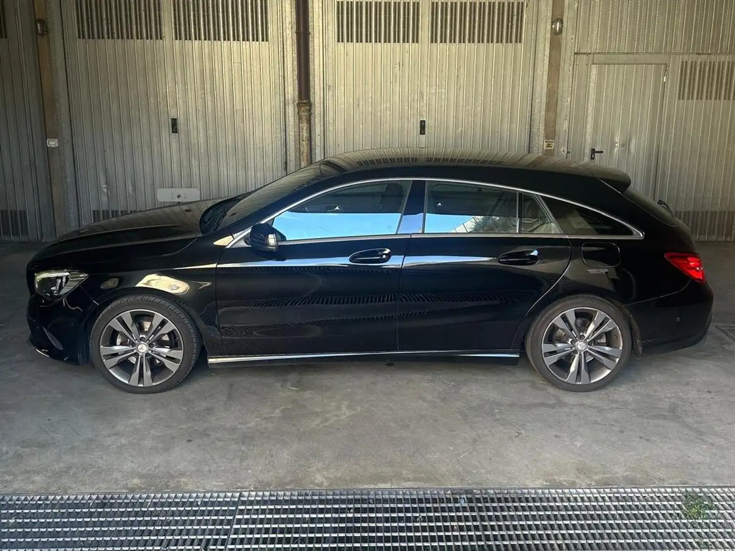 Mercedes-Benz CLA 180 CLA Shooting Brake 180 Sport auto FL Nero - 2
