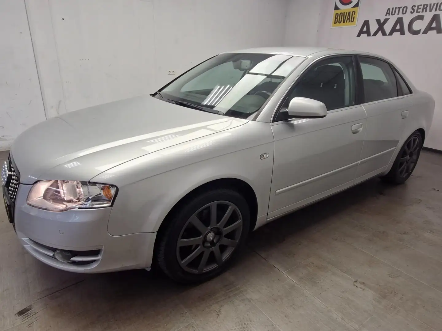 Audi A4 Limousine 2.0 Pro Line AUTOMAAT ! AIRCO ! NETTE AU Gris - 2