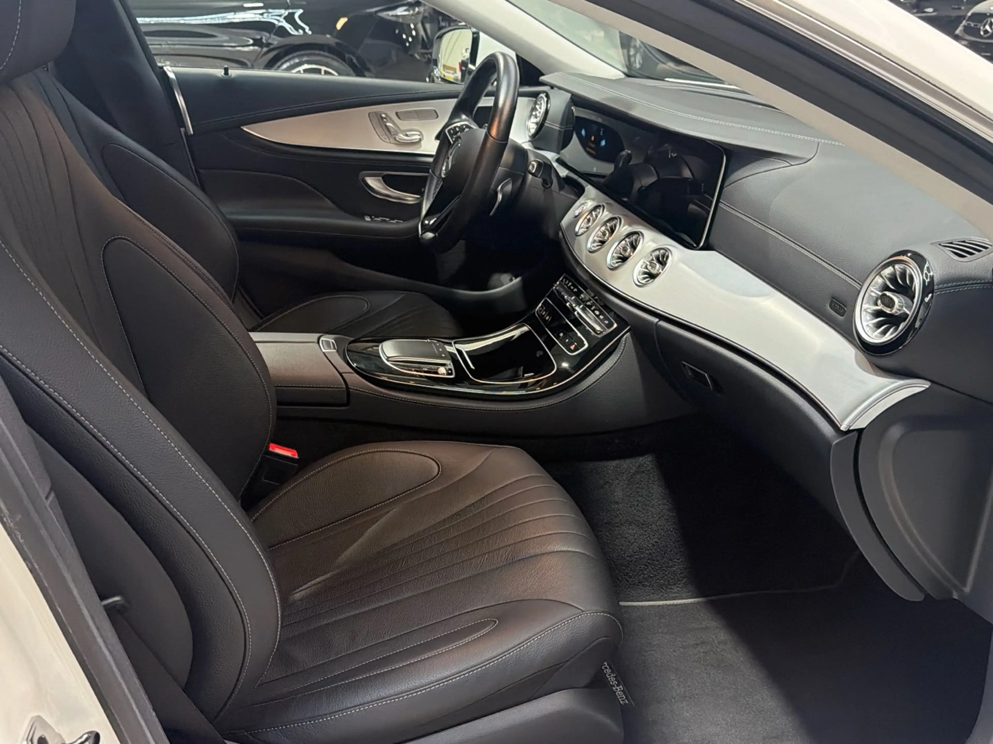 Mercedes-Benz CLS 220 d Avantgarde Standhzg. 360°-K. Distronic — photo 14