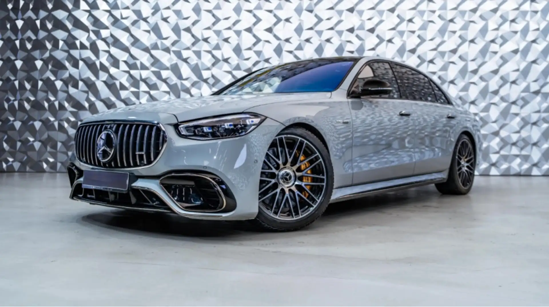 Mercedes-Benz S 63 AMG E Performance Šedá - 1