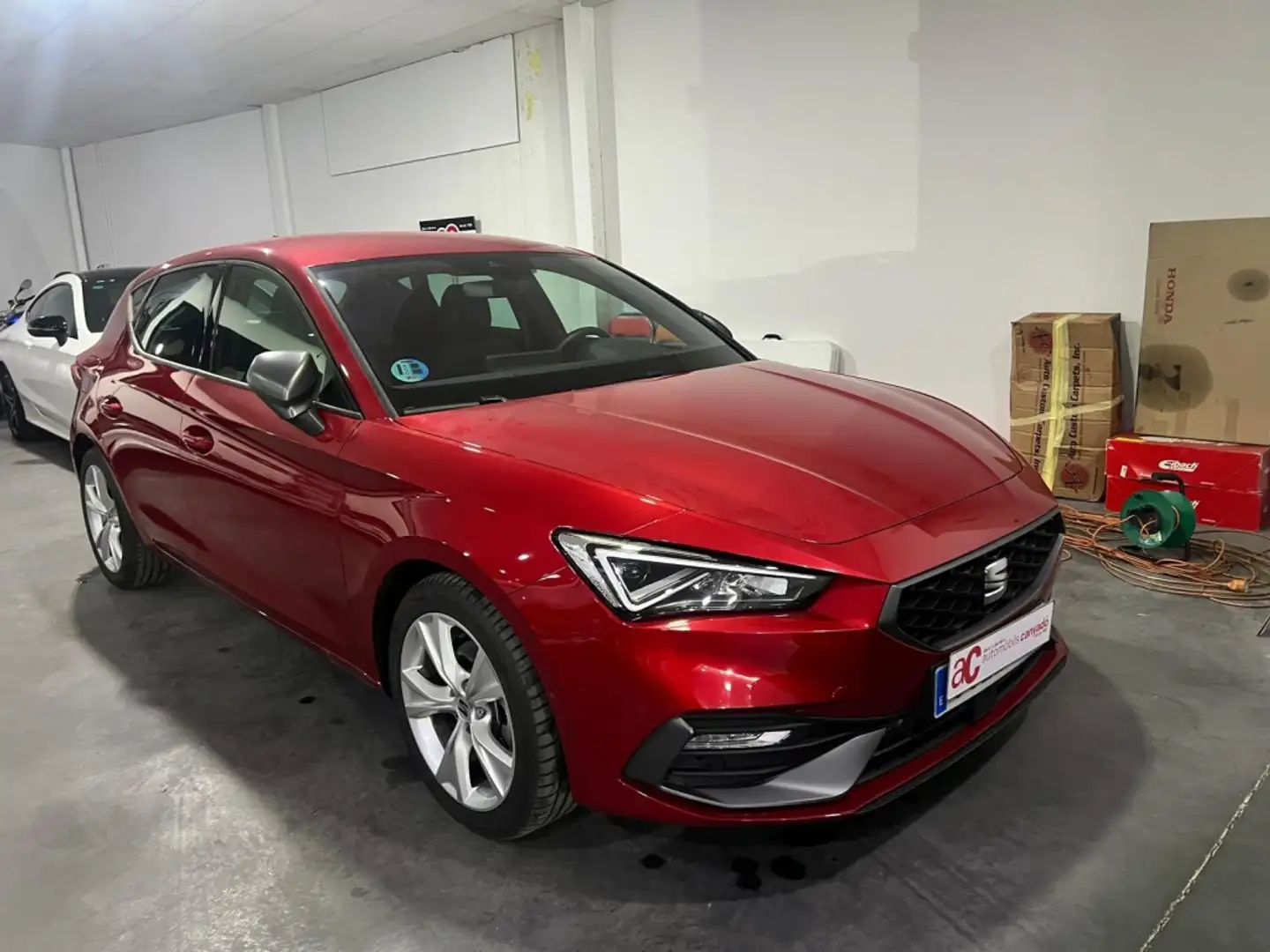 SEAT Leon 1.5 eTSI DSG-7 S&S FR Special Edition 150 Burdeos - 1