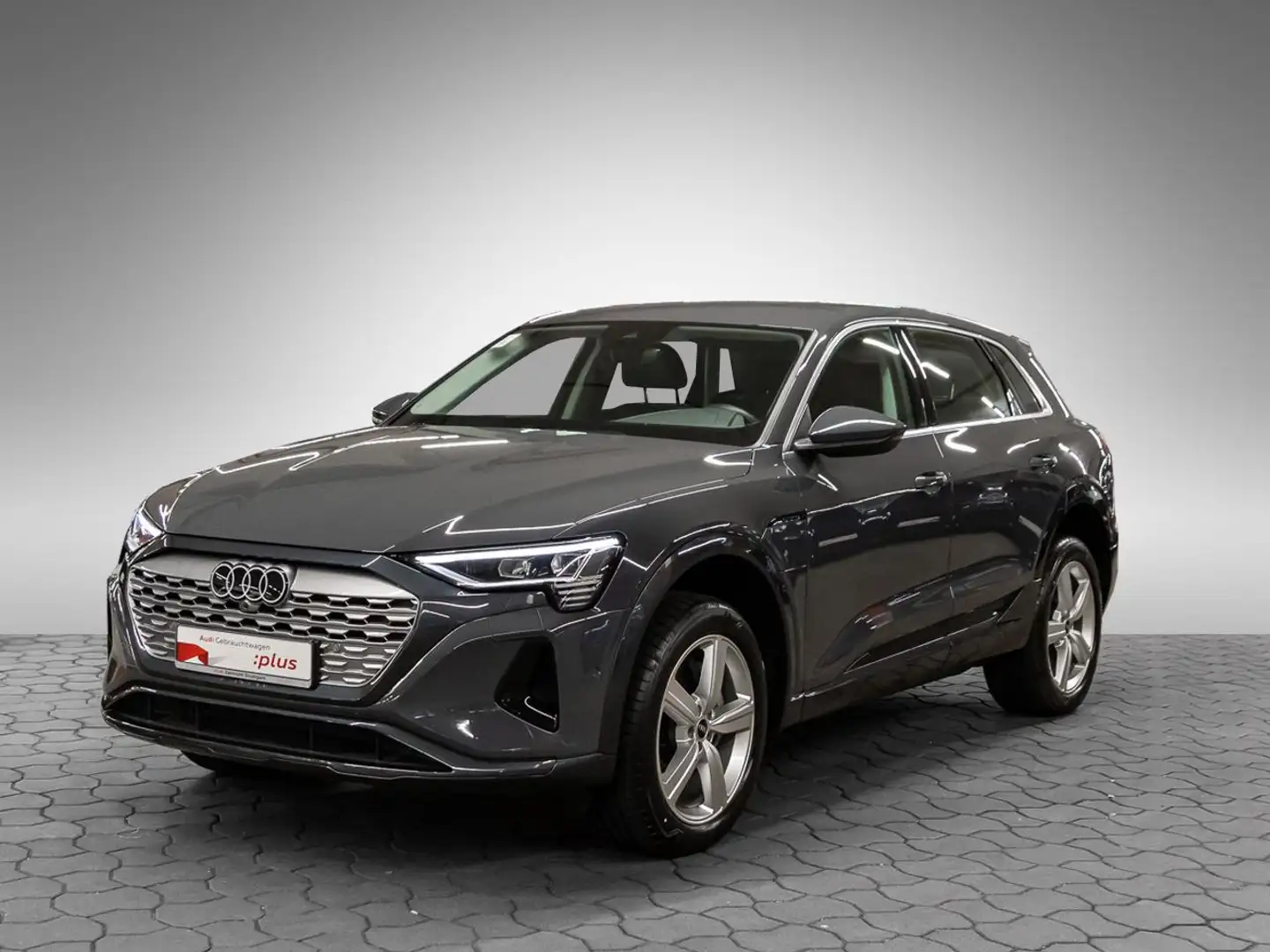 Audi Q8 e-tron Q8 50 e-tron quattro advanced Grau - 2