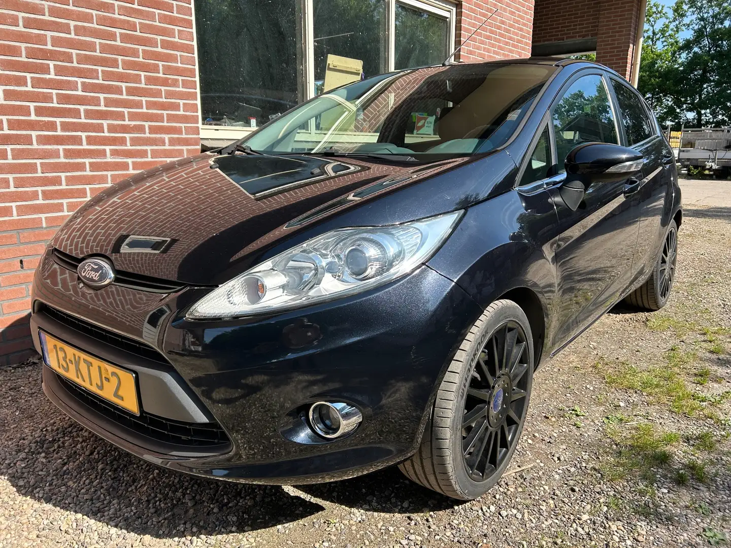 Ford Fiesta 1.6 Titanium Zwart - 1