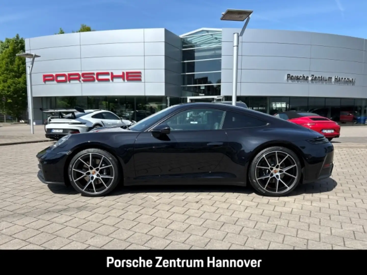 Porsche 992 -2 (911) Carrera Schwarz - 2
