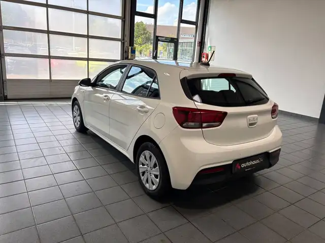 Kia Rio view 4