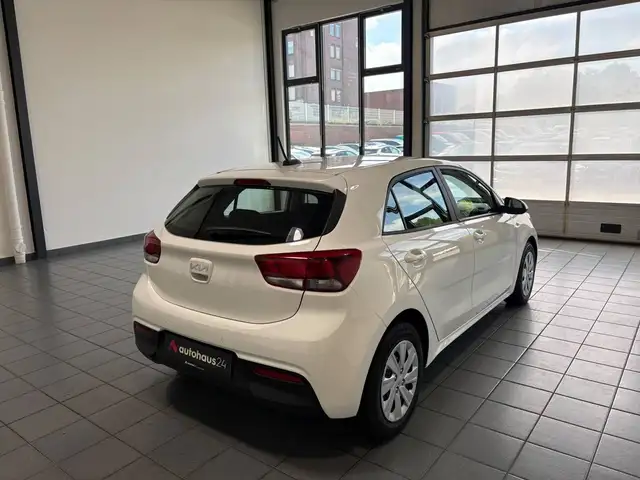 Kia Rio view 5