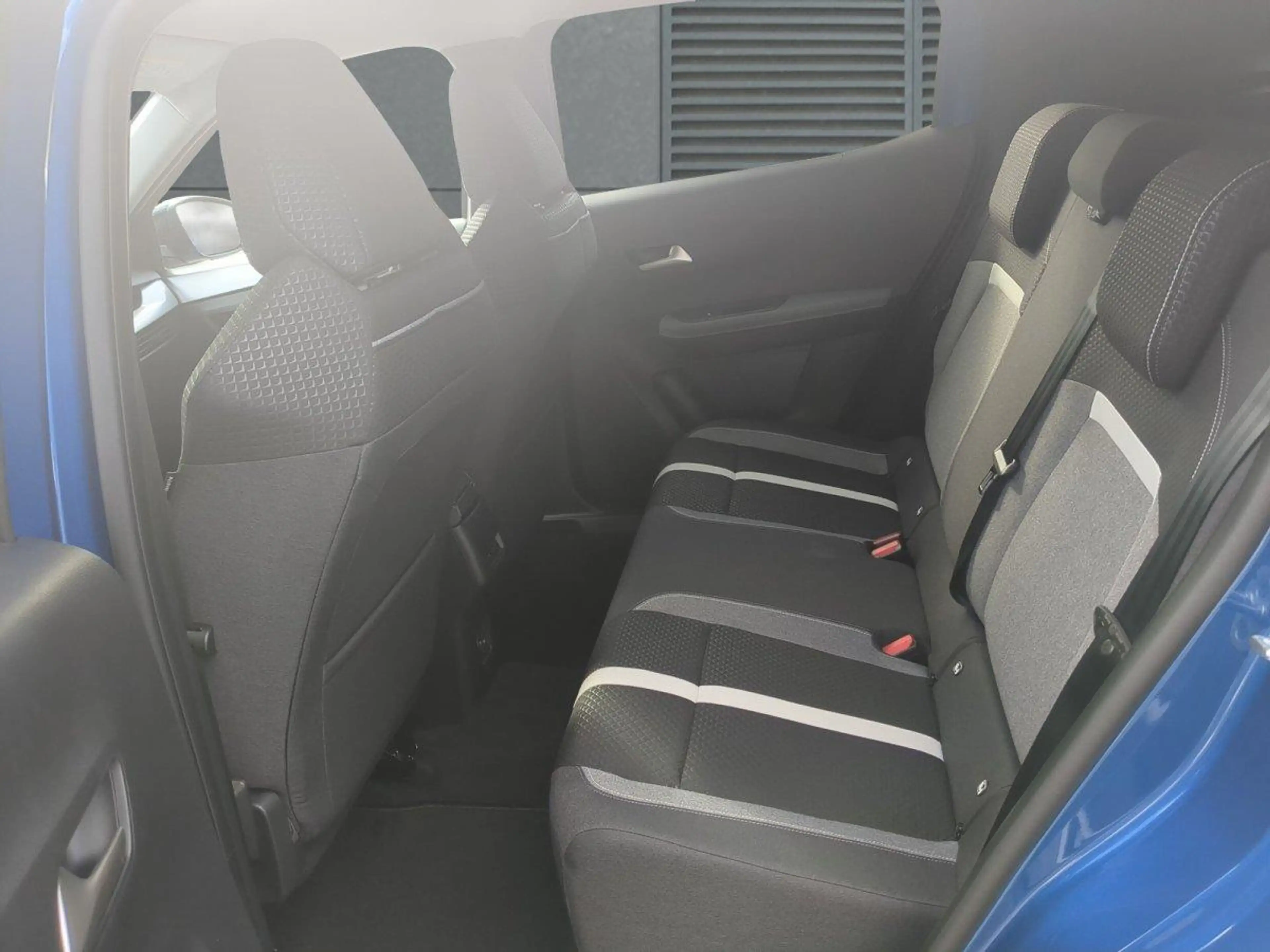Opel Frontera Ultimate SHZ 145 Full-Hybrid e-DCT6 107 kW (145... — photo 6