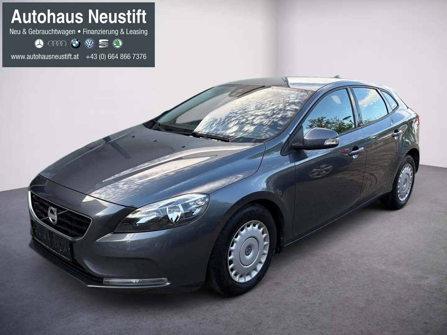 Volvo V40 Basis Grau - 1