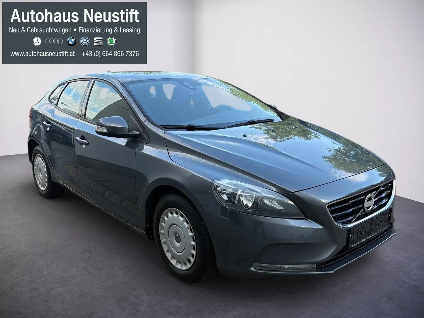 Volvo V40 Basis Grau - 2