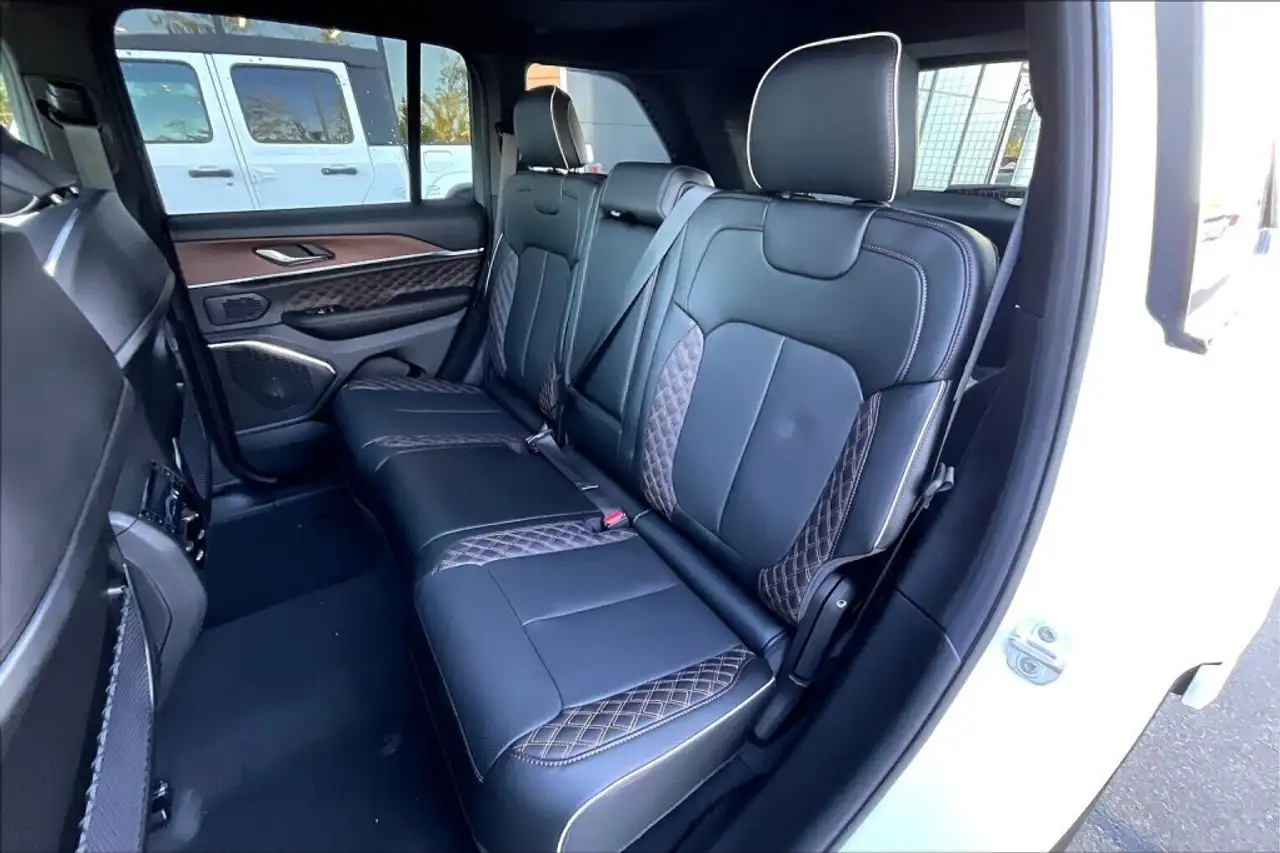 Jeep Grand Cherokee снимка Jeep Grand Cherokee
