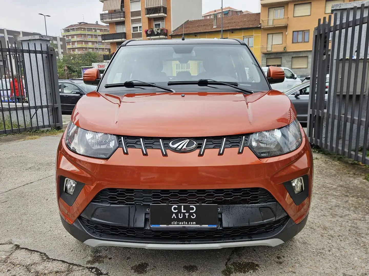Mahindra KUV100 KUV100 1.2 K8 Braun - 2